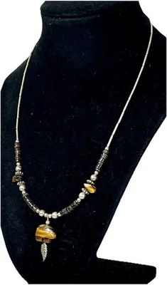 Collar Colgante Fetiche Ojo de Tigre Pluma Plata y Cuentas Heishi Suroeste Foto 1 de 4