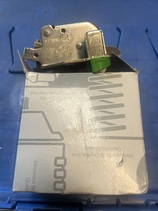 Mercedes-Benz Sprinter W906 2007-2018 cerradura de puerta trasera nuevo OEM 906 740 1235 - Imagen 1 de 4