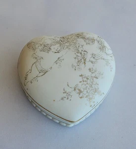 Wax Candle In Heart Shaped Floral Design Ceramic Trinker Box With Lid Vtg - Picture 1 of 7