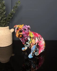 Sitzende Graffiti Britische Bulldogge Ornament | Geschenke für Hundeliebhaber - Bild 1 von 6