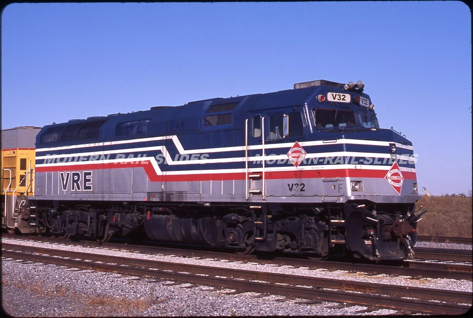 Diapositiva original: VRE Virginia Railway Express V32 F40PHR Foto 1 de 1