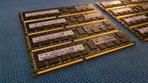 Samsung M393B1K70CH0CH9 8GB DDR3 1333 (PC3-10600) CL9 RDIMM RAM Module - Picture 1 of 1