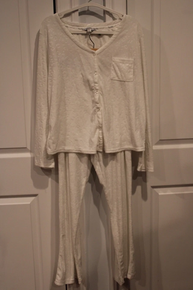 Conjunto de pijama feminino Nicole Miller veludo esmagado estampa de leopardo branco grande - Imagem 1 de 3