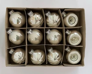 963/25  12x alter Weihnachtsschmuck Karton Christbaumschmuck Kugeln Reflexkugeln - Bild 1 von 4