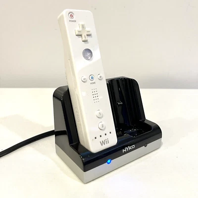 NYKO CHARGING STATION NINTENDO WII 87016-A50 DUAL BATTERY DOCK & WII CONTROLLER - Image 1 of 4
