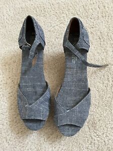 Toms Chambray Blue Cork Wedge Sandals Size 9.5 W Platform  Peep Toe Shoes