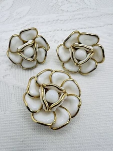 Vtg 1950s Trifari Alfred Phillipe Camellia Gripoix Glass Set Brooch Earrings - Picture 1 of 11