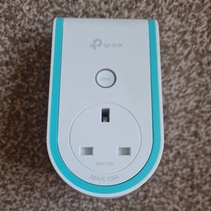 TP-Link RE365 AC1200 Mbps Wi-Fi Range Extender with AC Passthrough UK Plug white - Picture 1 of 2