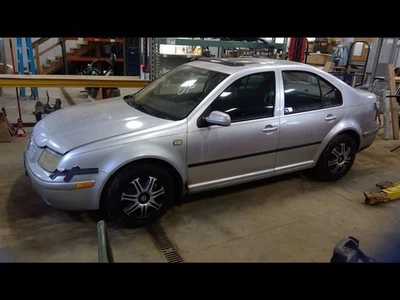 Depósito de lavado hatchback City Canada solo se adapta a 00-11 Golf 1020142 Foto 1 de 4