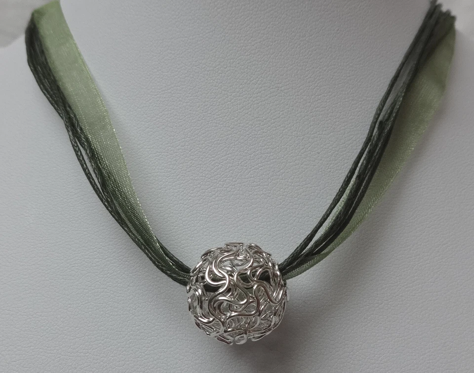 SILBER PERLE HALSKETTE KETTE ORGANZA KUGEL DRAHTKUGEL SCHMUCK DAMEN OLIV GRÜN  - Bild 1 von 1