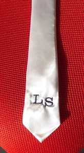 Corbata Blanca Personalizada - Clip On - Bordada con Iniciales - Regalo Divertido - Boda - Imagen 1 de 1