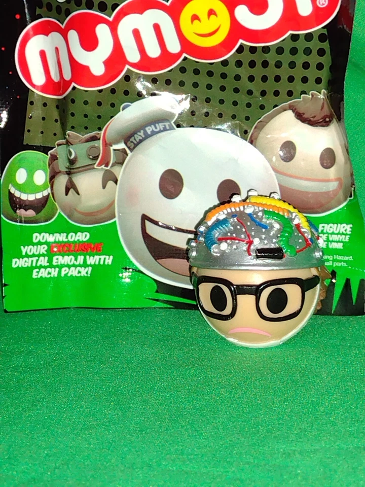 MINI BONECO DE VINIL FUNKO MYMOJI GHOSTBUSTERS SINGLE Louis Tully FACE 1 - Imagem 1 de 1