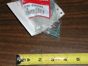 *1EA OEM HONDA TURN SIGNAL LENS SCREW 3MMX25MM 93700-03025-0A CT90 ST90 (B3X25) - Picture 1 of 1