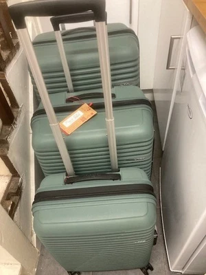 BLACK FRIDAY EXPANDING LUGGAGE SET BY AMERICAN TOURISTER - Image 1 of 4