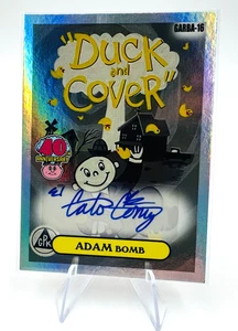 Adam Bomb GARBA-16 Auto 2025 Topps Garbage Pail Kids 40th Hommage to Garbahj - Bild 1 von 7