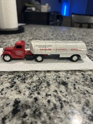 Banco de juguetes semirremolque cisterna de combustible Amoco de acero prensado ERTL de colección Foto 1 de 4