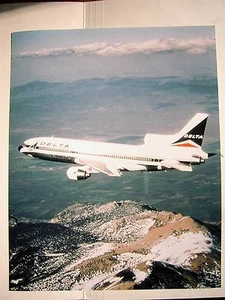 DELTA AIR LINES - LOCKHEED L1011 - OVER MTS LH FLIGHT - COLOR 8 X 10 - Picture 1 of 2