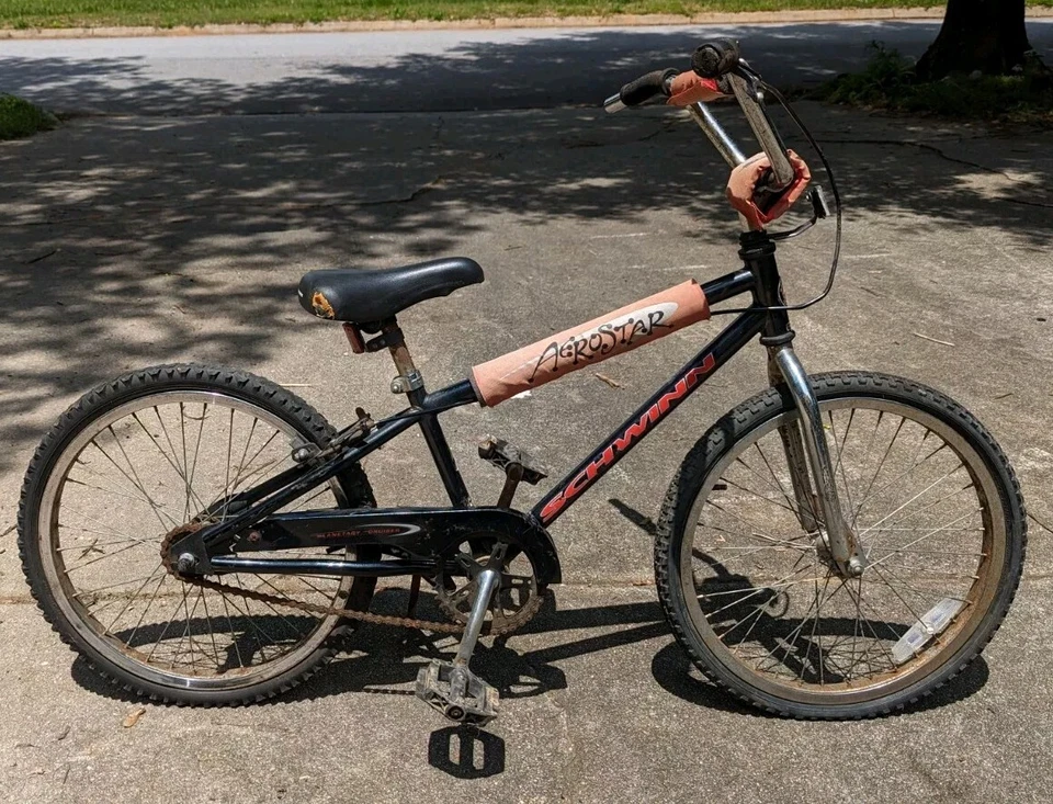 Bicicleta BMX Schwinn Aerostar Block Rocket de Colección en Negro y Rojo Años 90 Foto 1 de 4