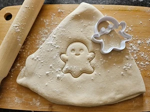 Cute Ghost Cookie Cutter – Halloween Baking Biscuit Fondant Pastry Tool - Picture 1 of 2