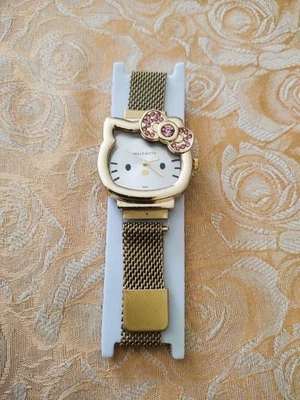 Orologio Hello Kitty dorato in metallo con chiusura magnetica - Immagine 1 di 4