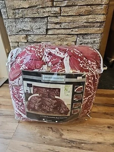 Foliage Collection 6 Piece Reversible Bed Ensemble Burgundy/ White - Picture 1 of 4