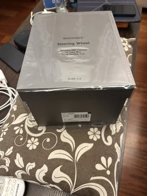 Volante Minichamps 1/2 Mercedes AMG Petronas F1 Team W05 L. Hamilton 2014 - Immagine 1 di 3