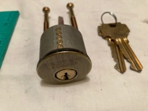 MADE IN USA - DEXTER BY SCHLAGE -NEW (OLD STOCK) ALL BRASS 1 1/8" RIM CYLINDER - Afbeelding 1 van 9