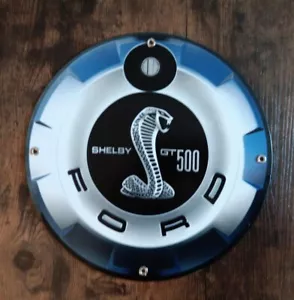 FORD SHELBY GT500 COBRA INSEGNE METALLICHE NEGOZIO GARAGE CASA UFFICIO DA COLLEZIONE - Foto 1 di 2