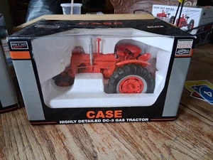 1/16 Case Highly Detailed DC-3 Gas Tractor - Picture 1 of 3