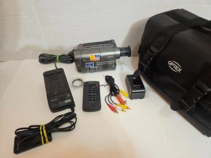 Sony Handycam CCD-TRV12 NTSC Video 8 Tape Digital Video Camera - Video Transfer - Foto 1 di 21