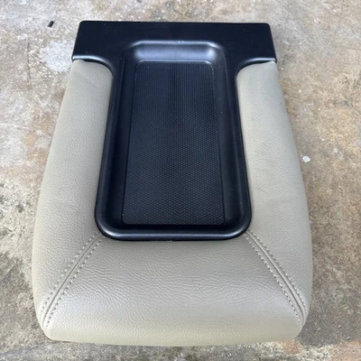 Chevrolet Tahoe GMC Yukon 2003-2006 consola central cuero tostado tapa reposabrazos OEM Foto 1 de 4