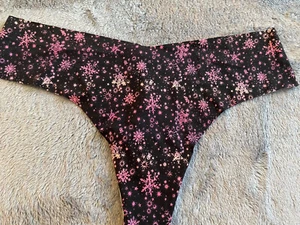 *Victoria's Secret. Large. Thong. Black. Snowflake. NWT - Picture 1 of 7
