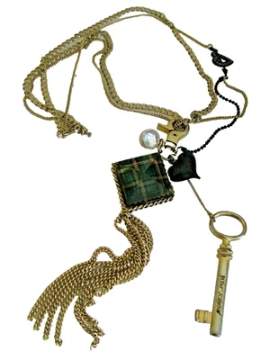 ¡Reducido! COLLAR LLAVERO BETSEY JOHNSON DE COLECCIÓN LUCITE PIRÁMIDE LLAVE BORLA ENCANTO Foto 1 de 4