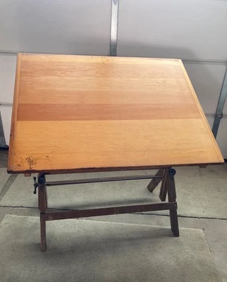 Mesa de dibujo Mid Century roble macizo Hamilton Mfg - altura y ángulo ajustables Foto 1 de 4