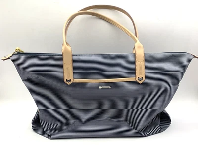 Bolso de Mano Stella & Dot Your Adventure Awaits Grande Ampliable Azul y Blanco a Rayas Foto 1 de 4