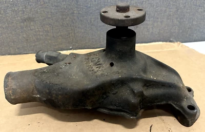 Bomba de agua Chevrolet Corvette GM 3782608 vintage de los años 60 OEM Foto 1 de 4