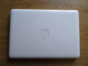 Apple MacBook 7,1 A1342 13,3" 3 Gb Ram Core 2 Duo 2,4 GHz EMC2395 MC516LL mediados de 2010 - Imagen 1 de 13