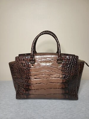 Сумка Michael Kors Selma коричневая со штампом под крокодила кожа средняя бывшая в употреблении без ремня - Изображение 1 из 4