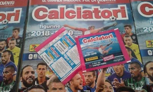 BUSTINA IL FILM DEL CAMPIONATO (C11-C15)CALCIATORI PANINI 2018-19 2° uscita! ! - Foto 1 di 3