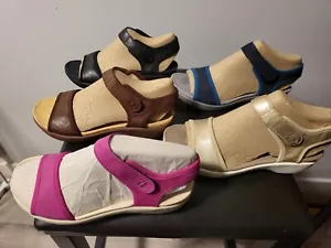 Sandali comodi Hush Puppies multicolore in pelle donna USA taglia 7 - Foto 1 di 20