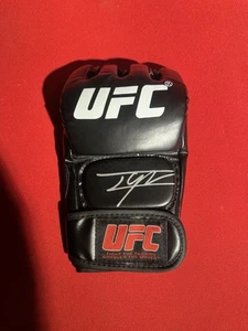Ilia Topuria Autographed UFC Glove Champion JSA COA - Picture 1 of 2