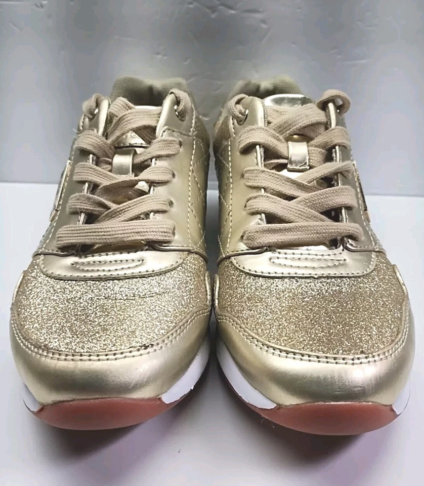 Zapatos deportivos para mujer G By Guess dorados brillantes talla 6,5 Foto 1 de 4