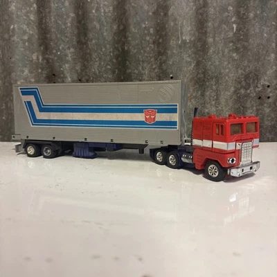 TRANSFORMERS OPTIMUS PRIME G1 & Trailer Vintage 1980-1982 Missing Parts - Image 1 of 4