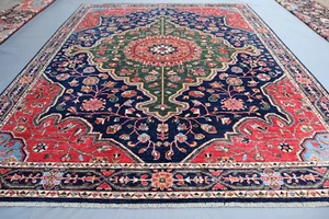 9x9 Exquisite Peersian Heriz Square Rug with Stunning Medallion & Floral Motifs. - Picture 1 of 14