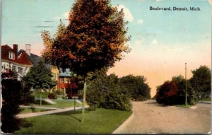 BOULEVARD street scene DETROIT, Michigan MI c1912 Postcard - Picture 1 of 2