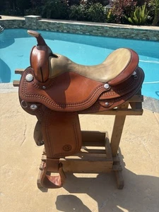 Circle Y 17” Round Skirt Trail Saddle - Picture 1 of 6