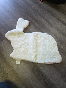 Hasenförmiger rutschfester Badteppich weiß 20" x 24" ~ Zielschwelle ~ NEU - Bild 1 von 9