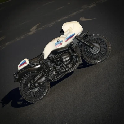 Hot Wheels White BMW R nineT Racer Retro Racers Motorcycle Diecast - Image 1 of 4