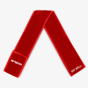 Rotes Streamer Fußballhandtuch von We Ball Sports - Bild 1 von 2