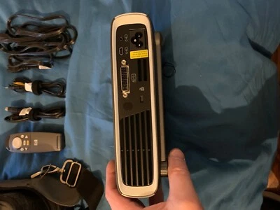 HP SB21 Digital Projector with Remote and Power Cables ,No Disc.See Photos.Used. - Image 1 of 4